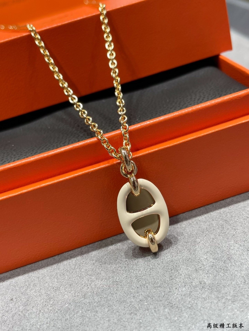 H**me5 necklaces